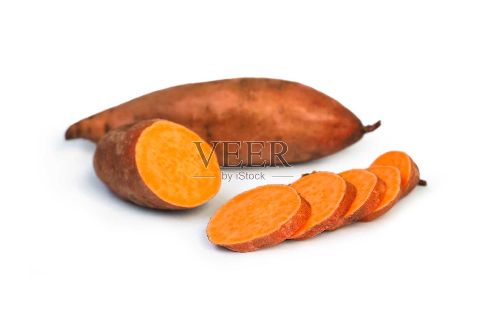 番薯的块茎，山药。白底上分离出切片的甘薯照片摄影图片