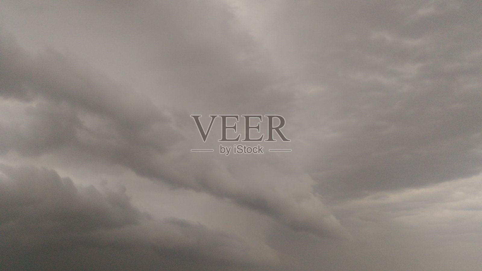 天空中乌云密布照片摄影图片