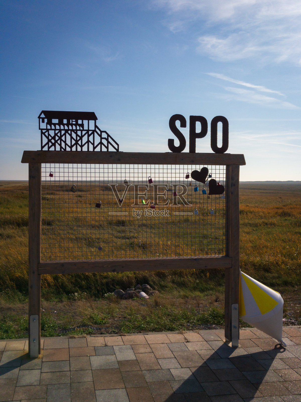 爱在沙滩上锁住照片摄影图片