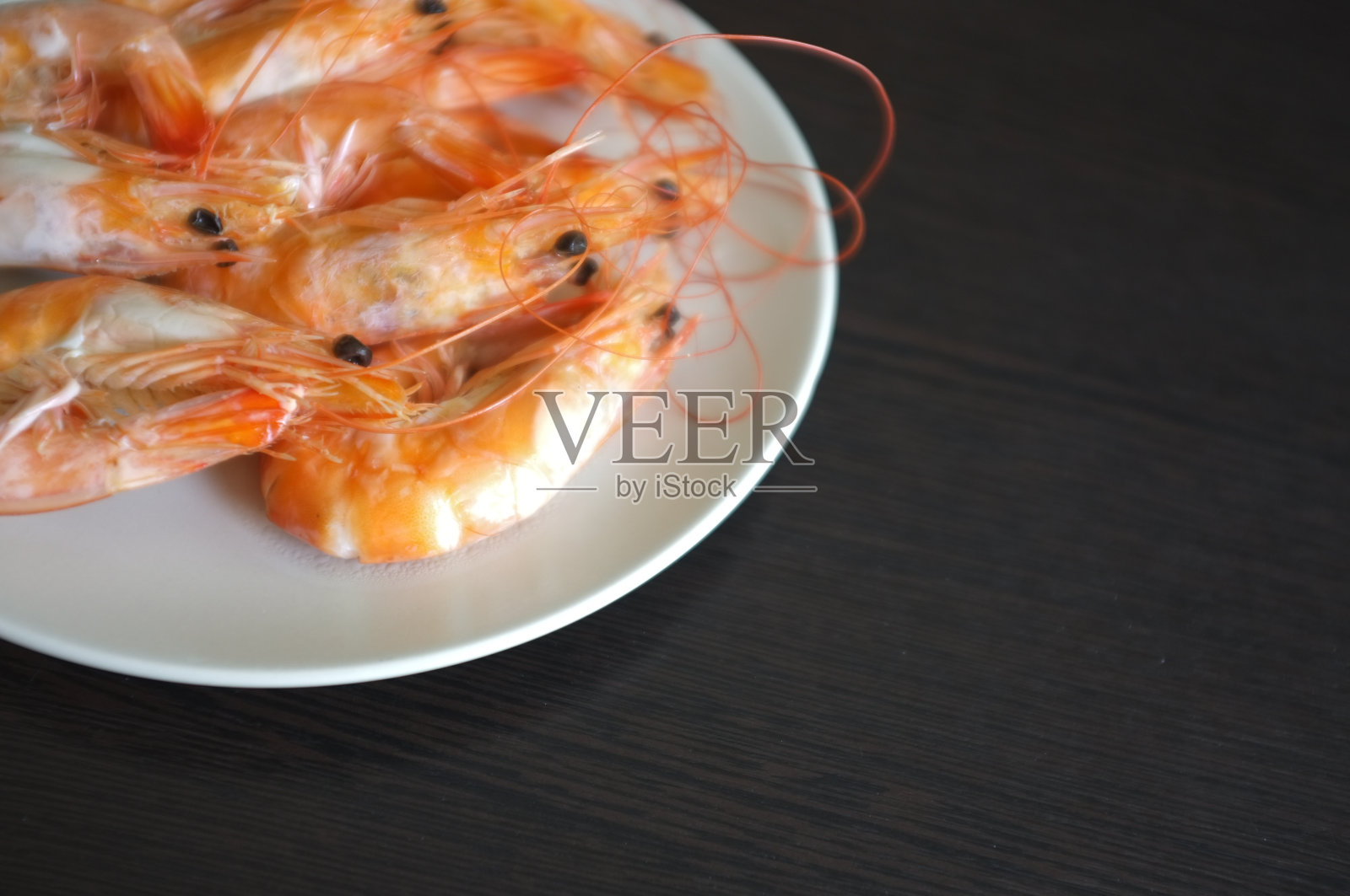 咸烤大虾是海鲜，泰国菜照片摄影图片