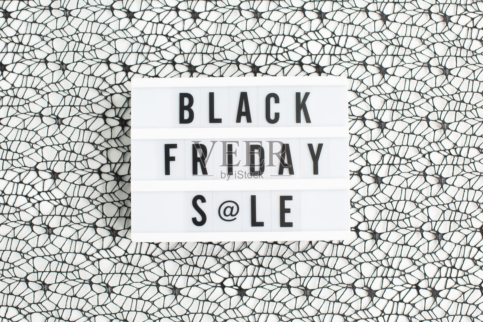 黑色星期五促销文字灯箱创意背景。照片摄影图片
