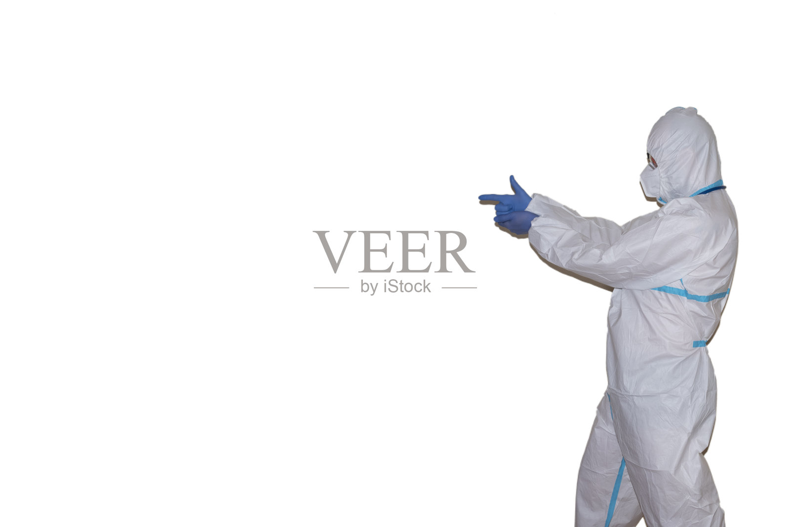 白色背景上的医生佩戴冠状病毒防护设备照片摄影图片