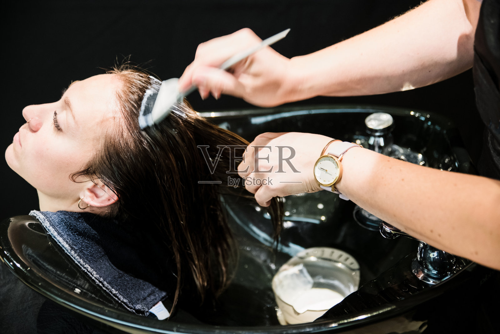 发型师染发照片摄影图片