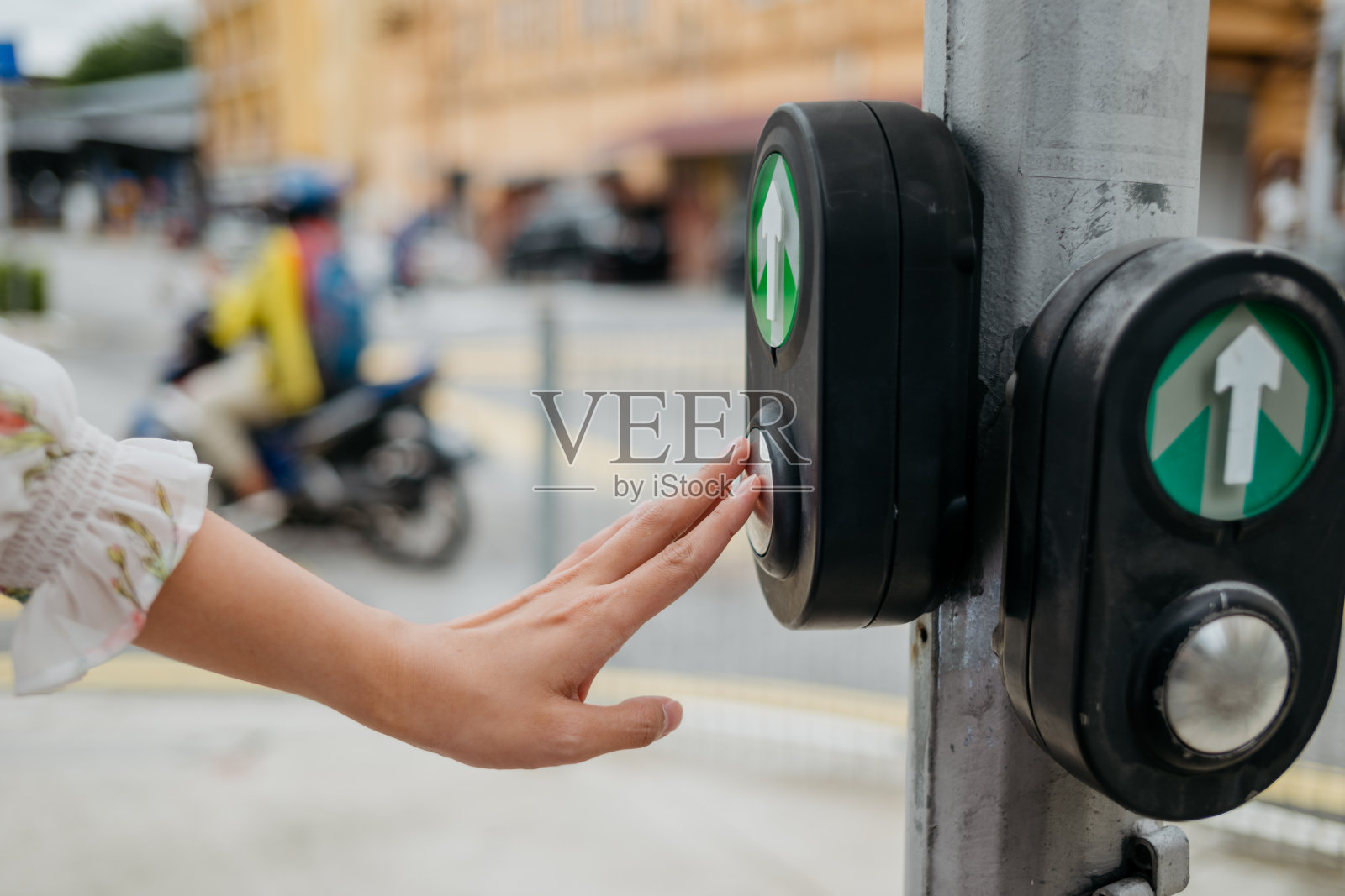 安全过马路照片摄影图片