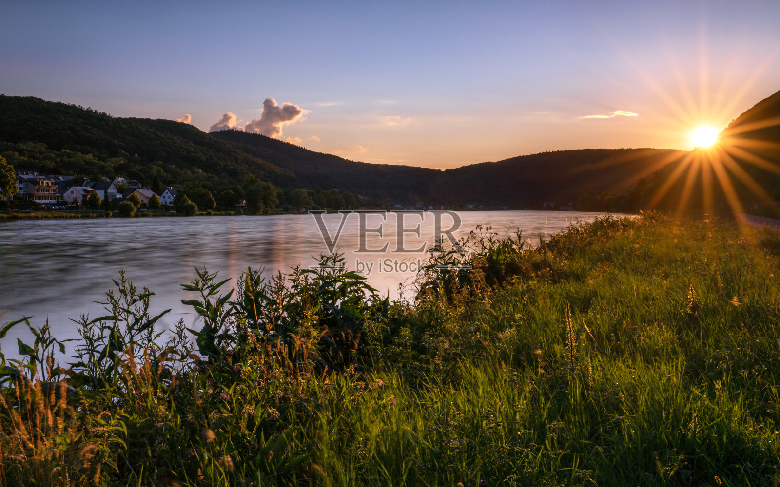 德国摩泽尔河上的日落照片摄影图片