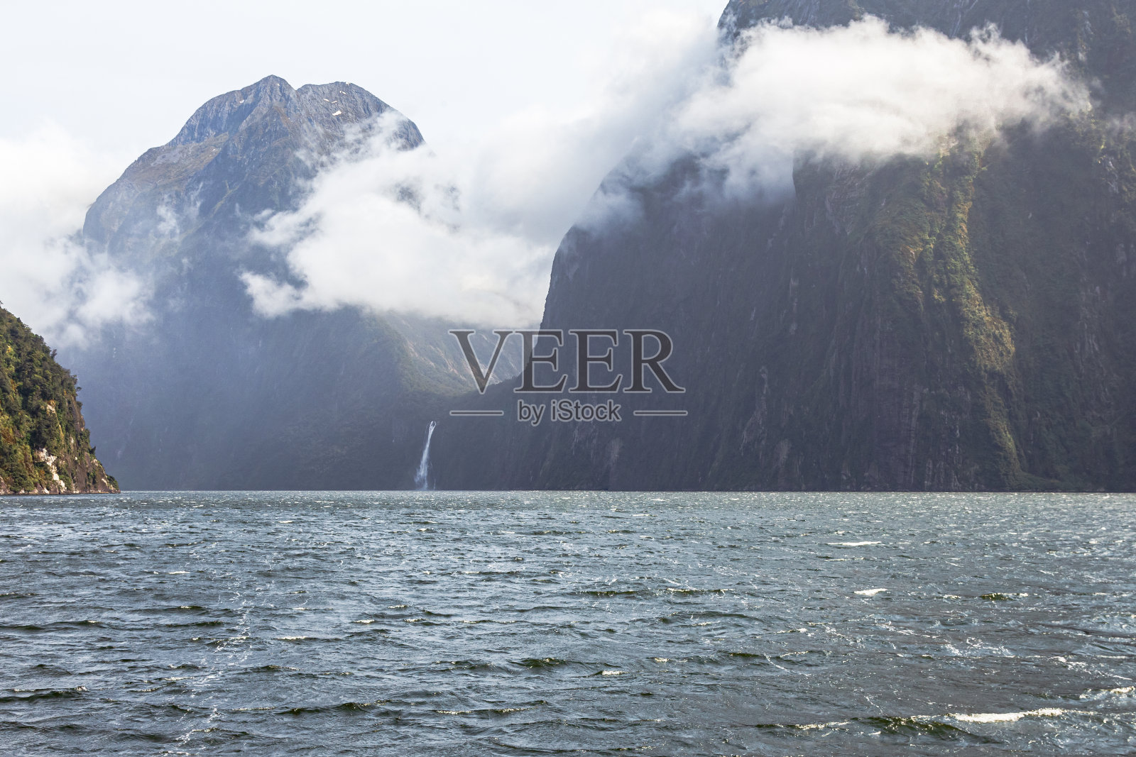 峡湾国家公园的恶劣天气。新西兰照片摄影图片