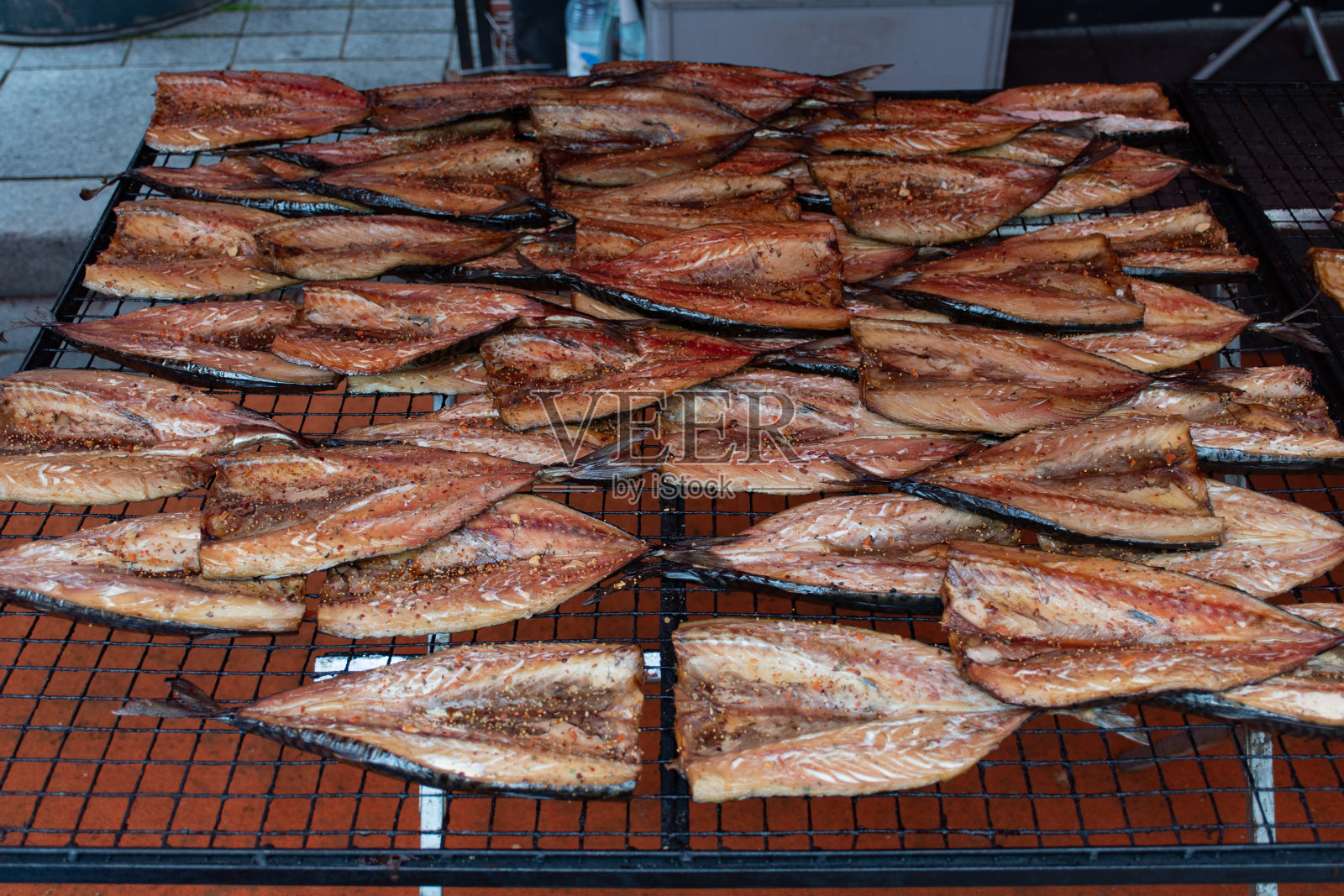 农贸市场上的熏鱼照片摄影图片