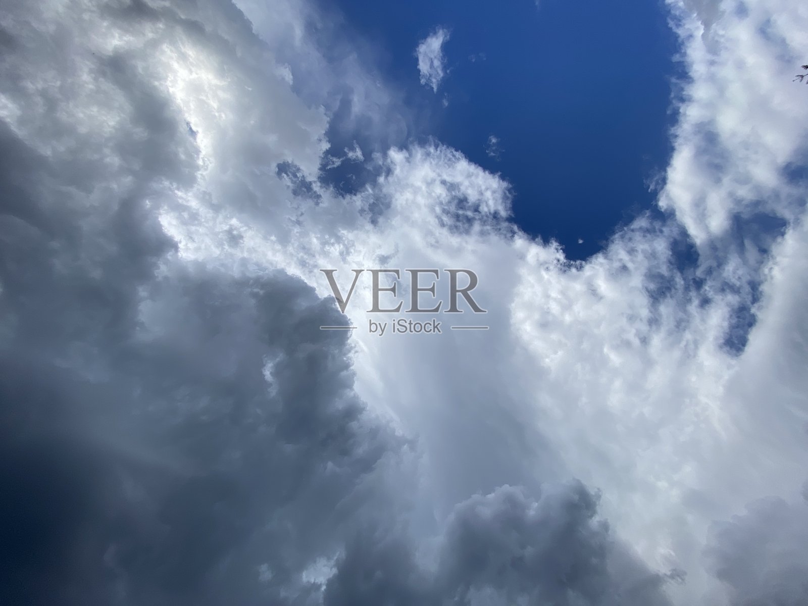 狂风暴雨的夏天的天空照片摄影图片