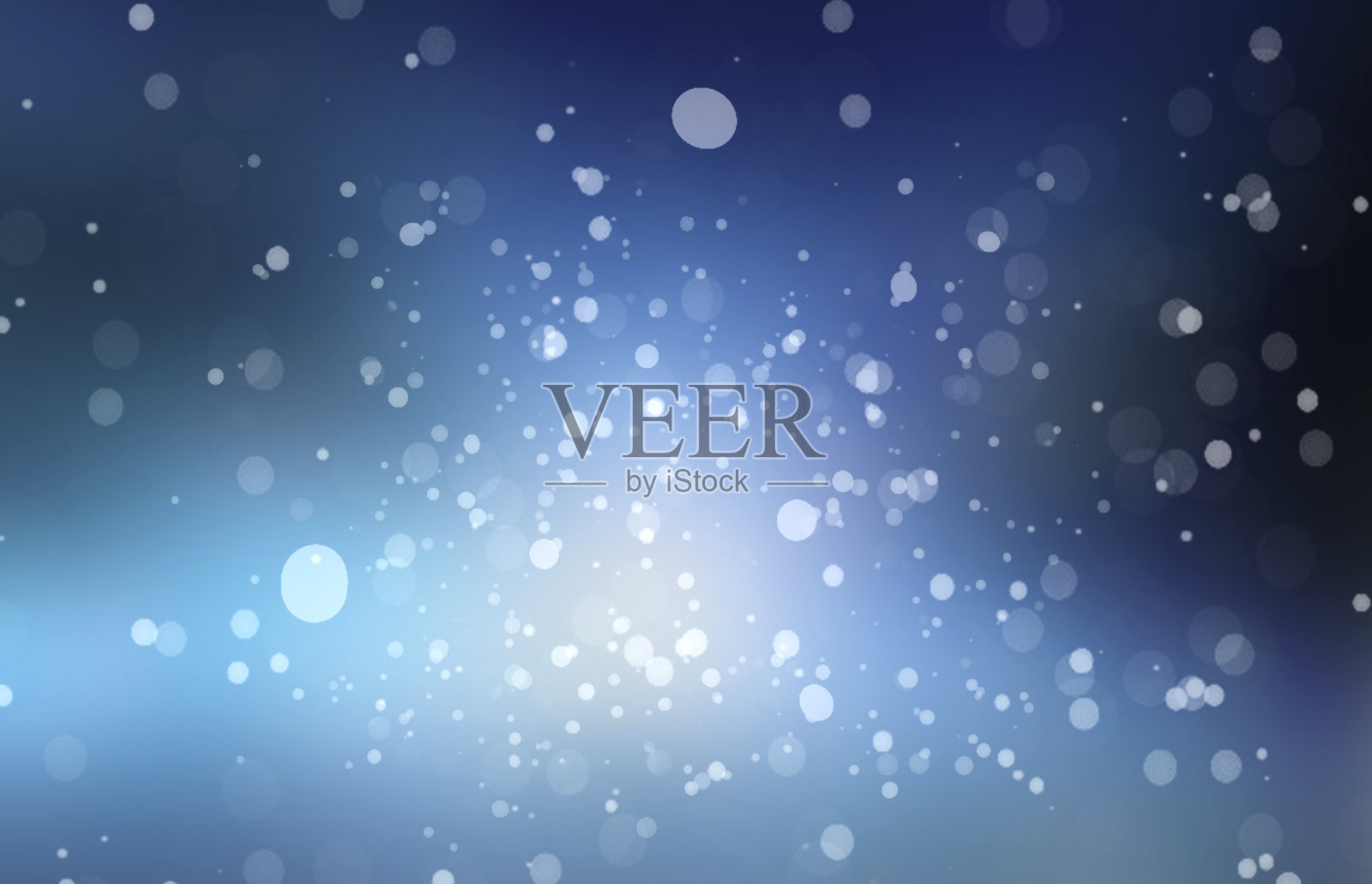 深蓝的冬季暴风雪模糊了背景。雪花运动说明。插画图片素材