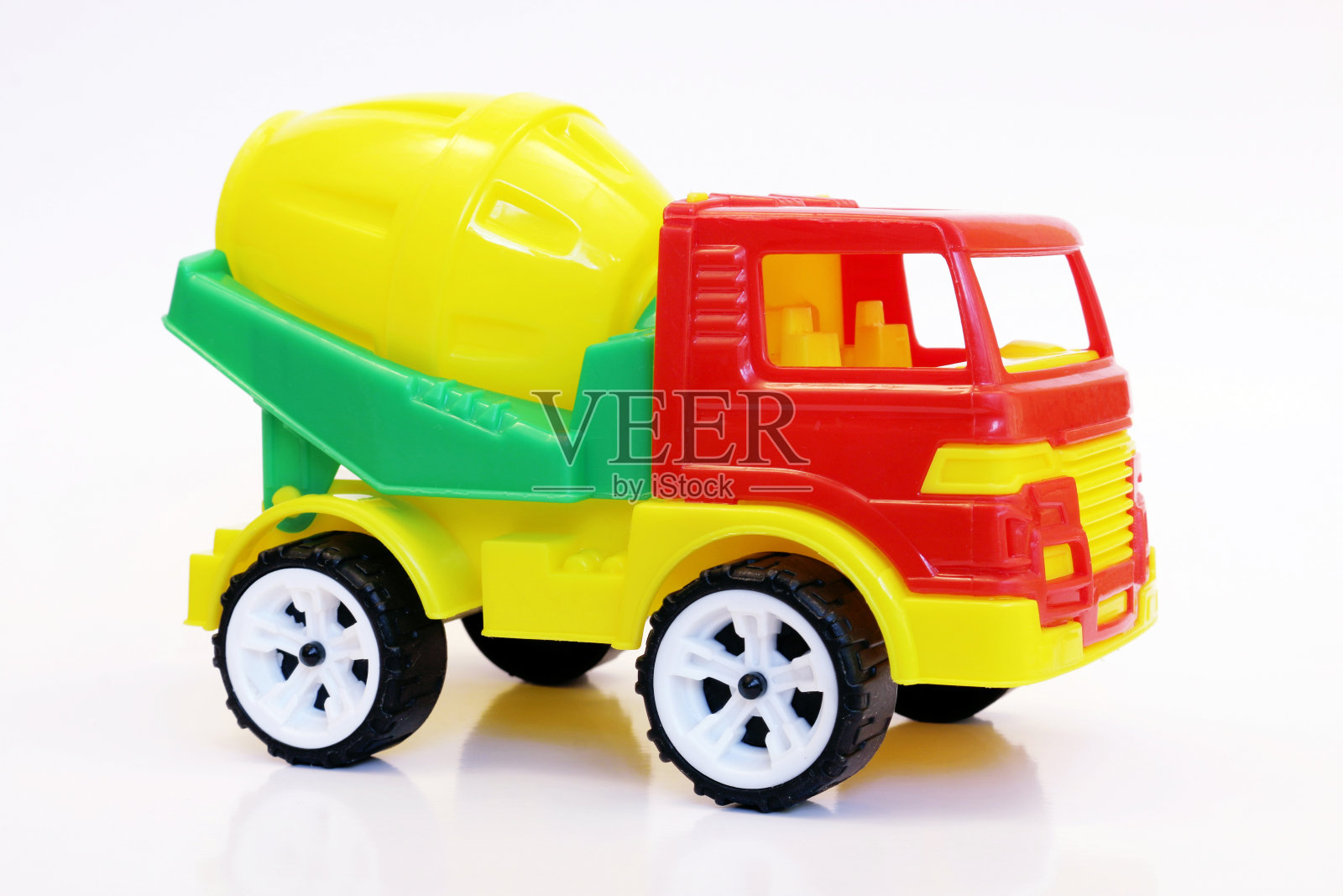 混凝土搅拌机玩具隔离在白色背景照片摄影图片