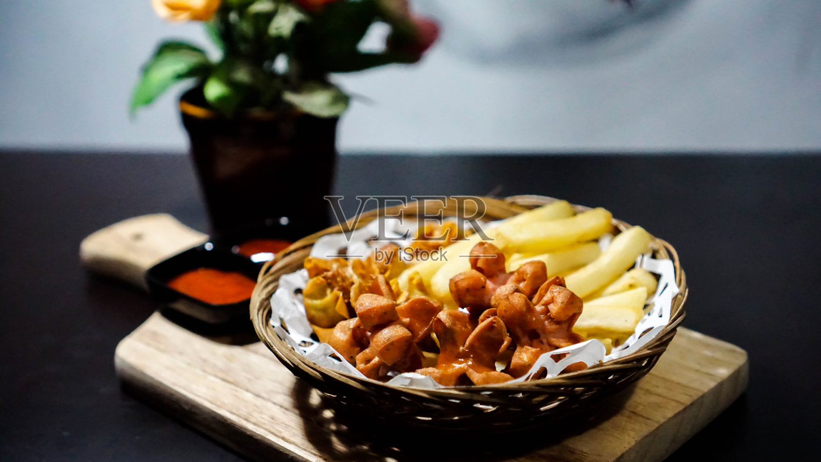 炸薯条和鸡块照片摄影图片