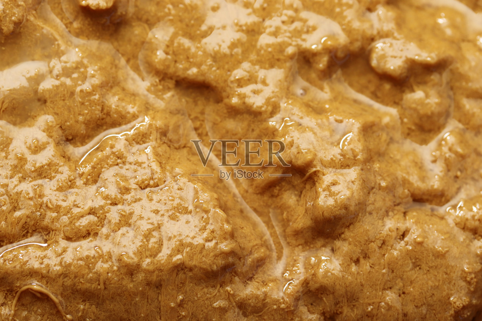 传统的土耳其甜点halva。土耳其菜。照片摄影图片