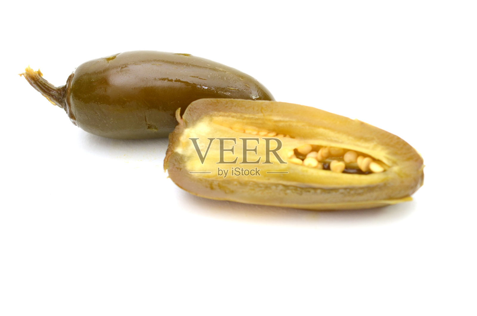 整个墨西哥辣椒罐头加一半照片摄影图片