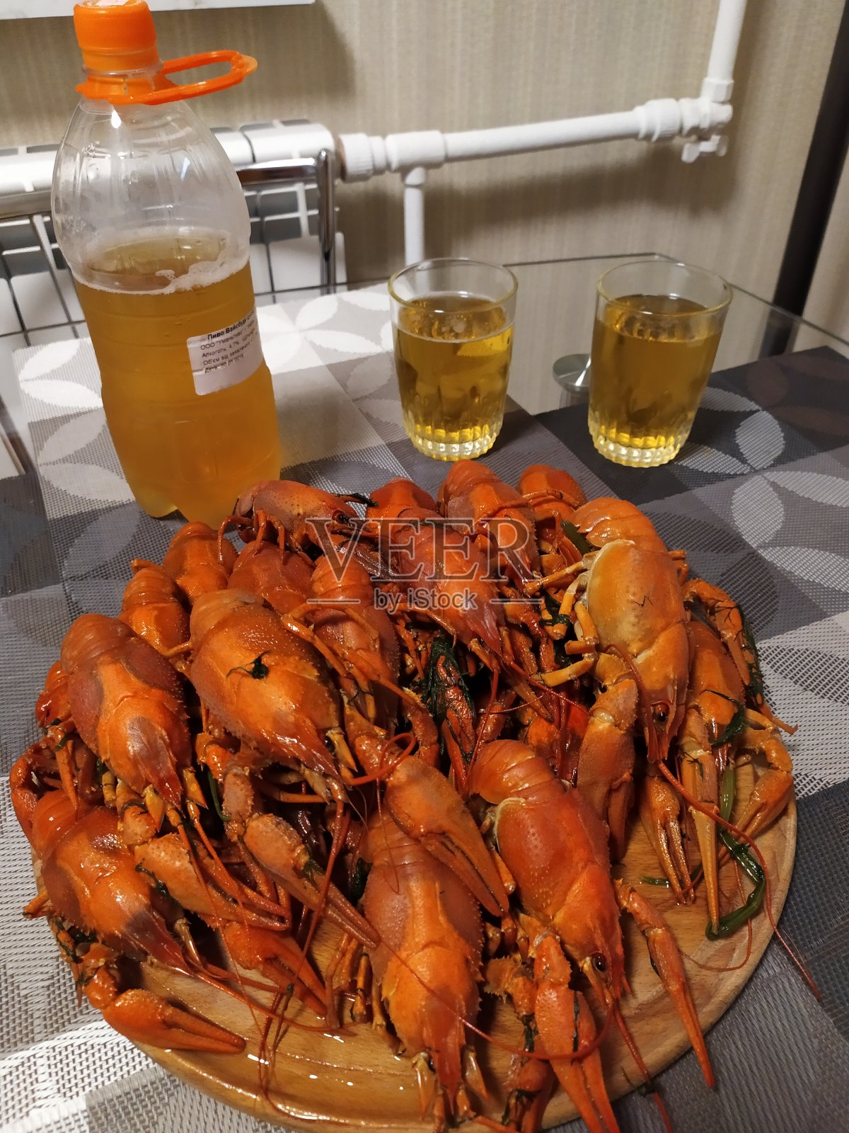 啤酒和小龙虾照片摄影图片