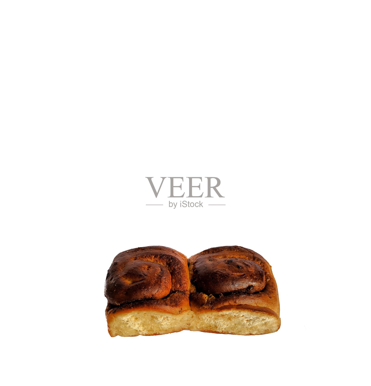 肉桂面包与巧克力在白色背景，糕点的概念照片摄影图片