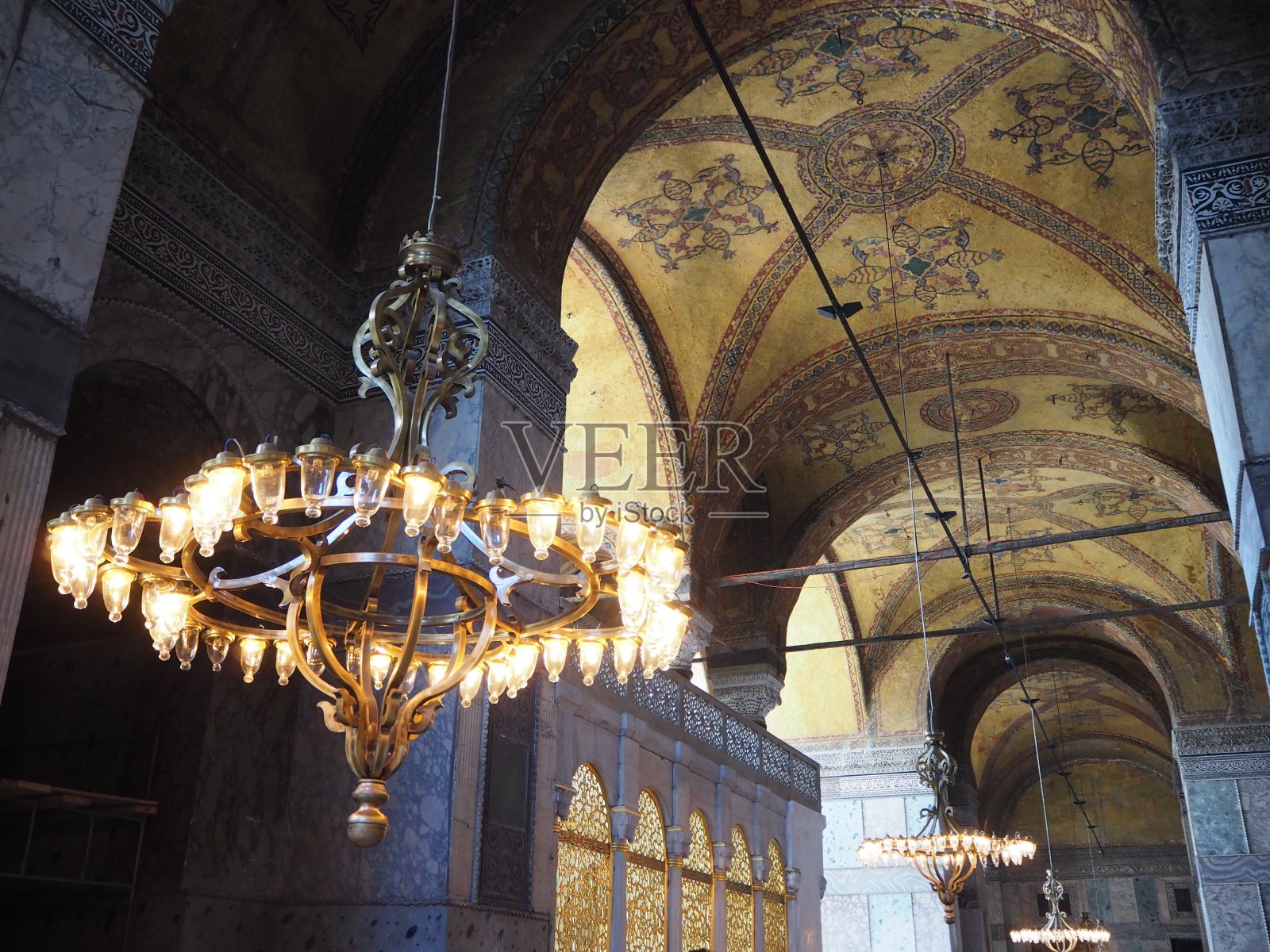 2019年5月，圣索菲亚大教堂内的一座清真寺被归还。照片摄影图片