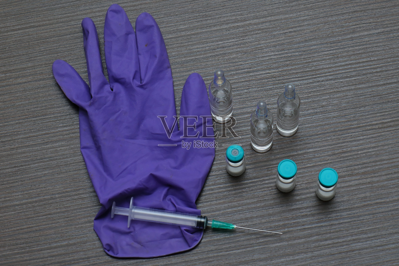 注射手套和疫苗瓶照片摄影图片