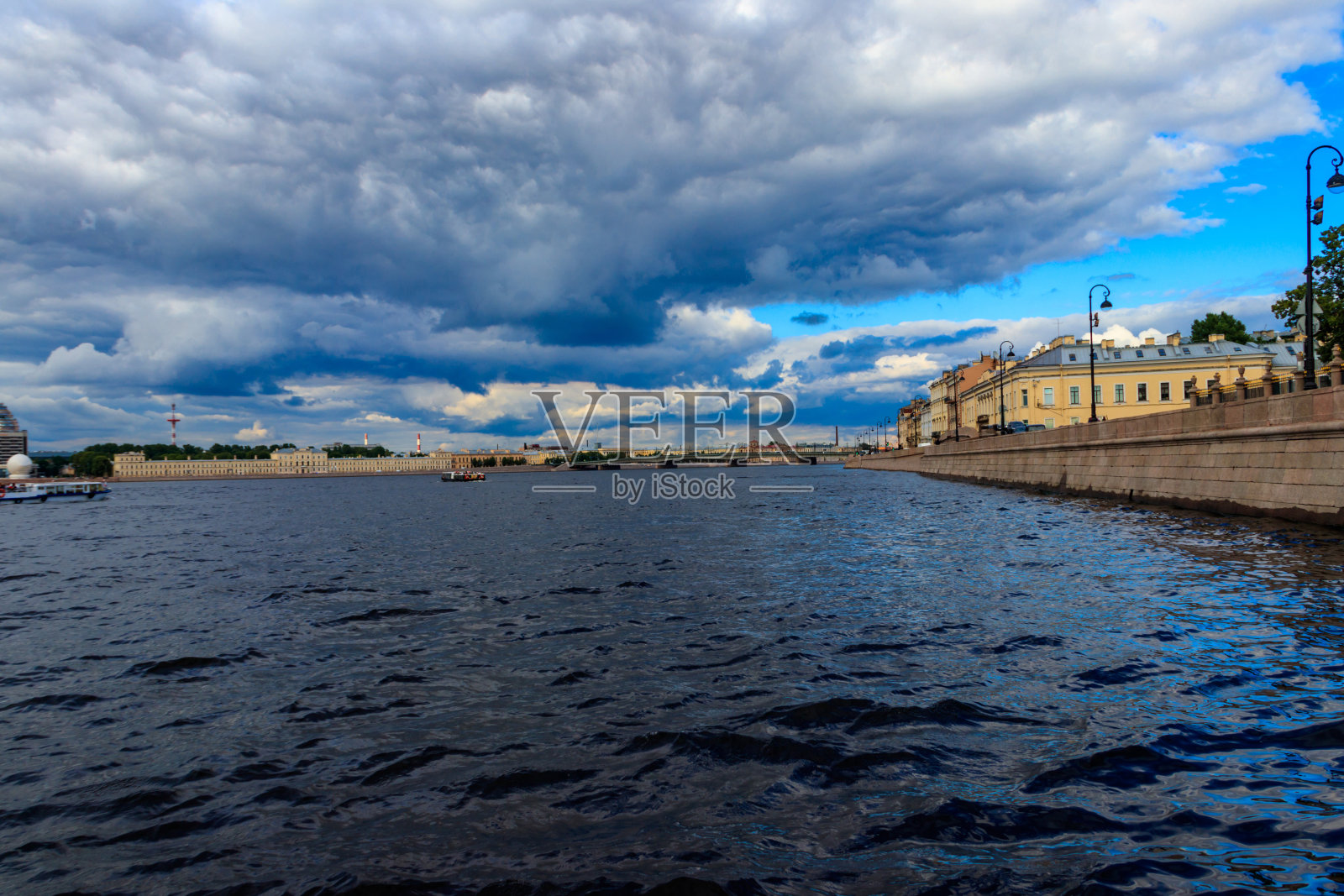 俄罗斯圣彼得堡涅瓦河的景色照片摄影图片