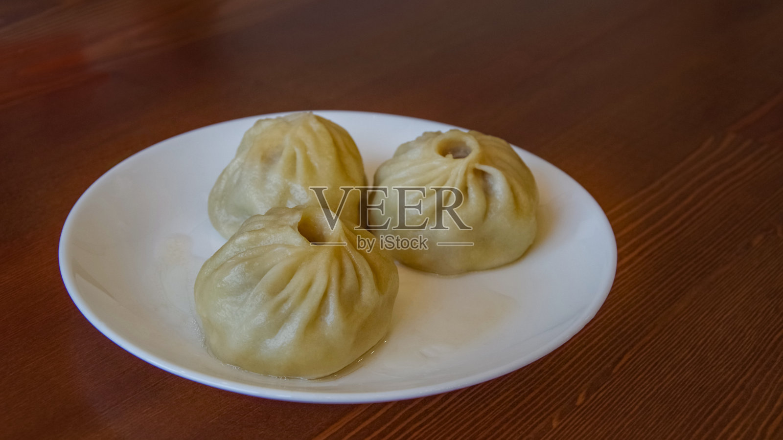 Buuz在盘子里照片摄影图片