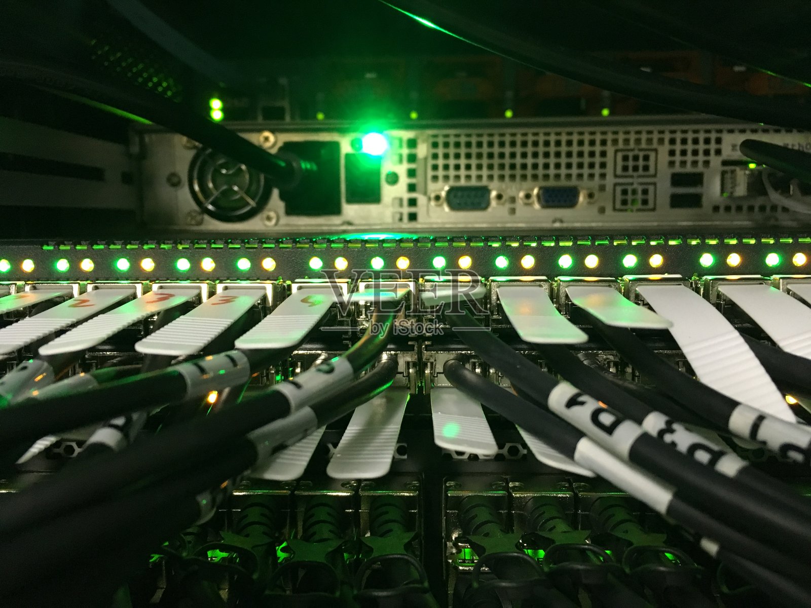 数据中心网络交换机照片摄影图片