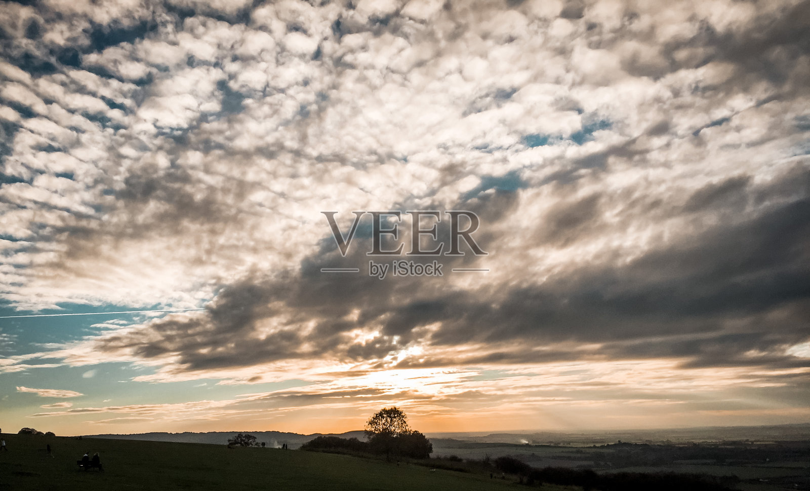 英国邓斯特布尔的日落照片摄影图片