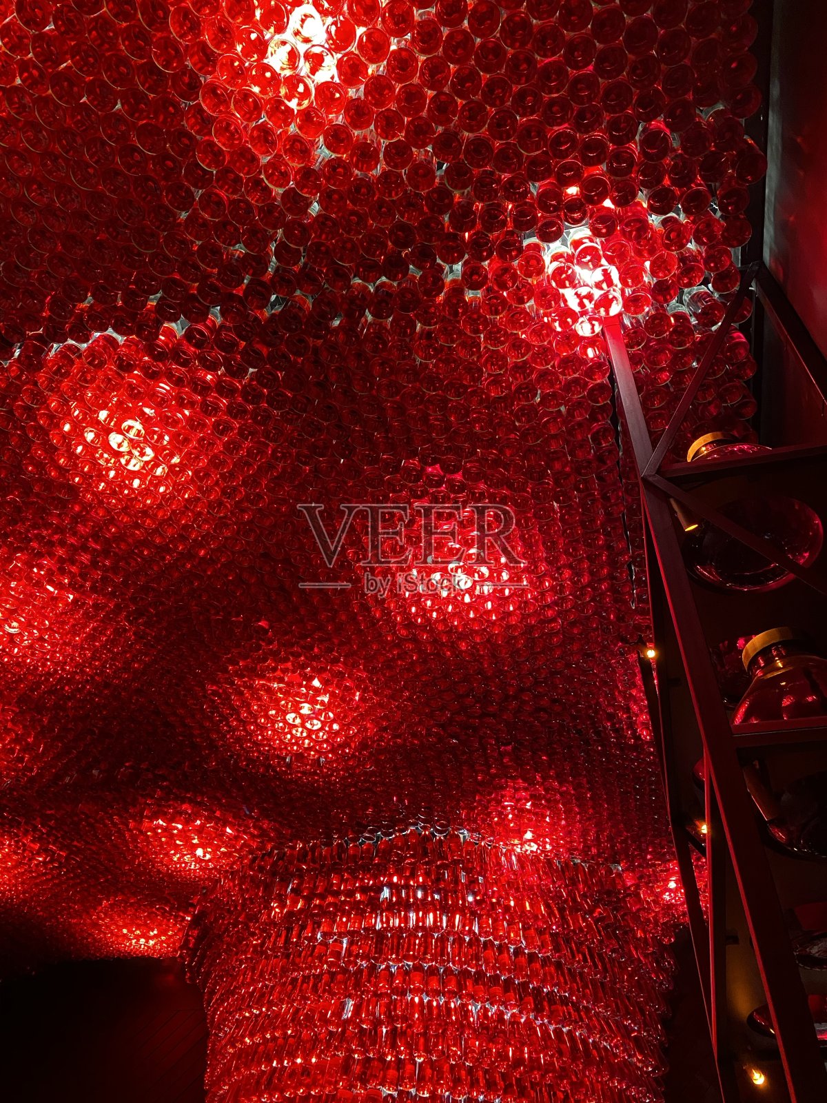 红瓶天花板照片摄影图片