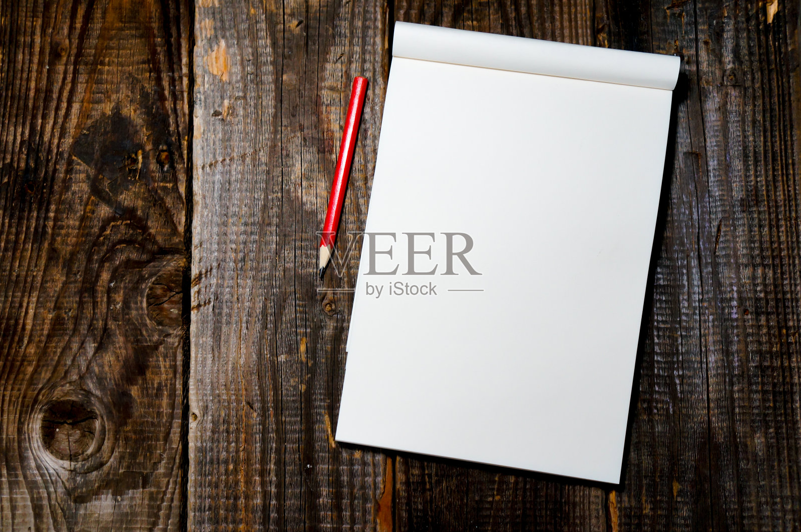 空的活页纸笔记本和铅笔照片摄影图片