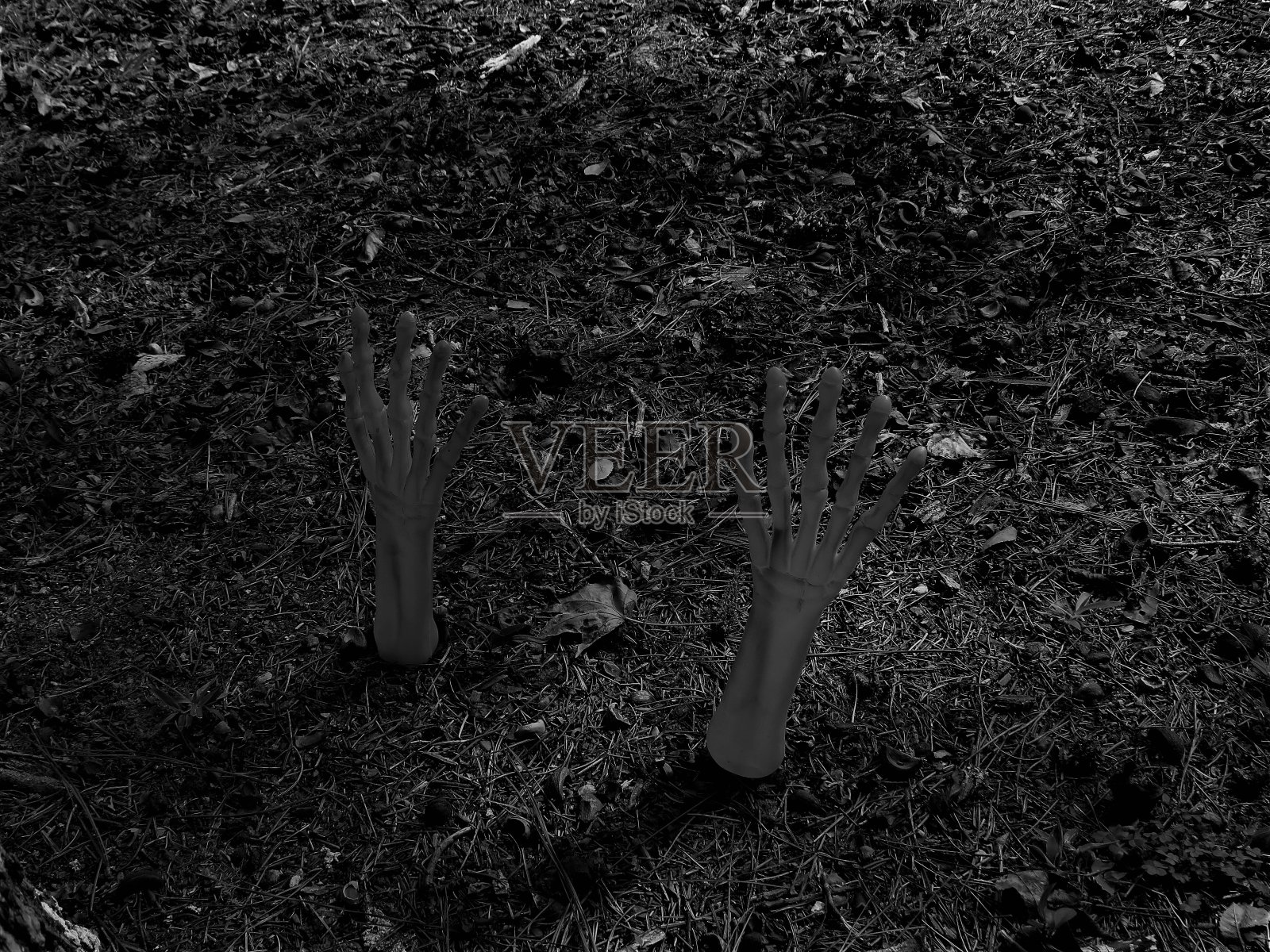 坟墓之外的外星人之手!照片摄影图片