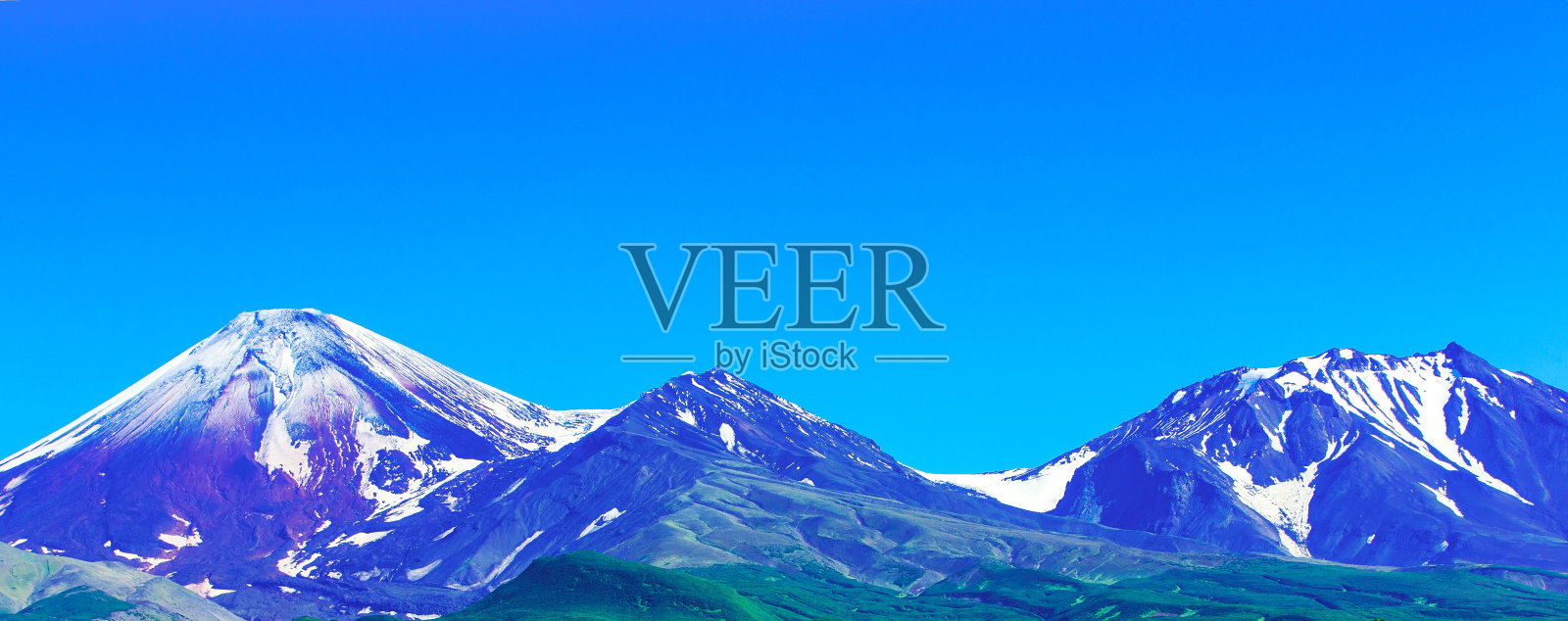 堪察加半岛的阿瓦钦斯基和科泽尔斯基火山照片摄影图片