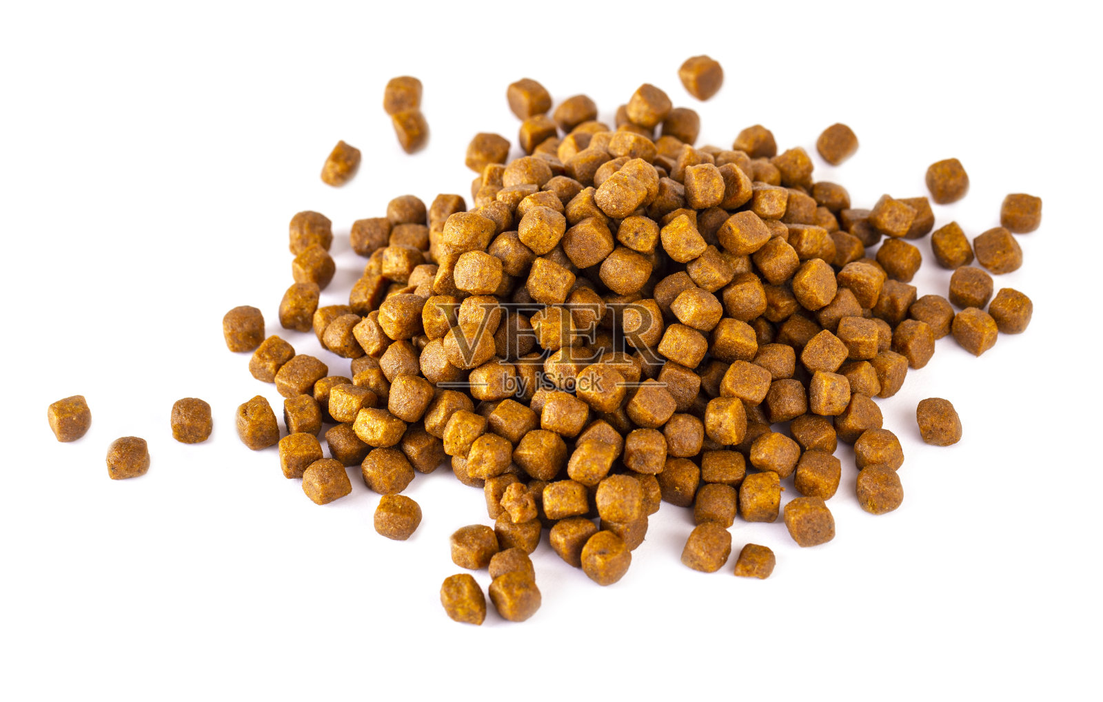 干燥的宠物食品。孤立在白色的。猫和狗的食物。照片摄影图片