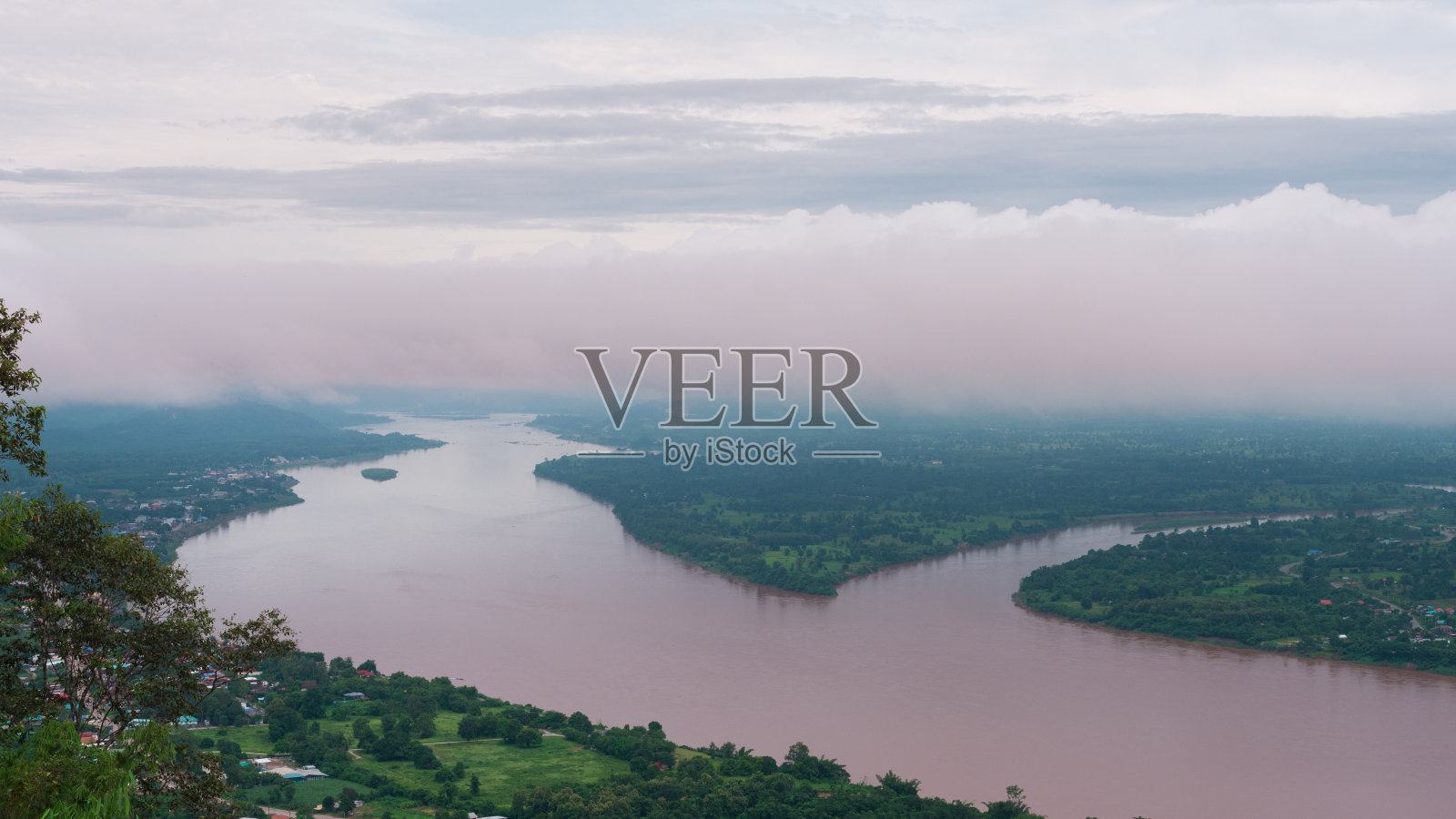 泰国和老挝人民民主共和国湄公河边界鸟瞰图照片摄影图片