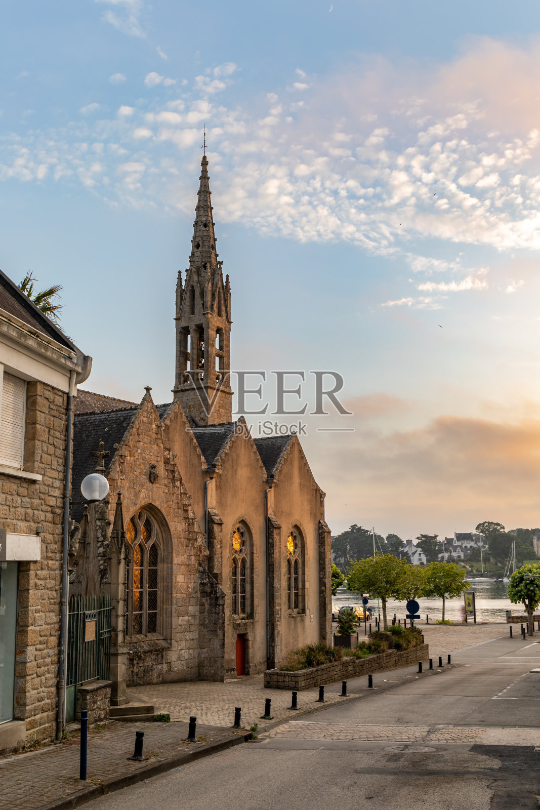 法国布列塔尼，菲尼斯特尔，本诺代教堂照片摄影图片