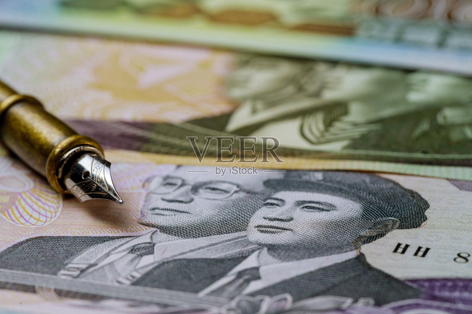 朝鲜的各种纸币面额都是KPW，货币比钢笔更适合书写照片摄影图片