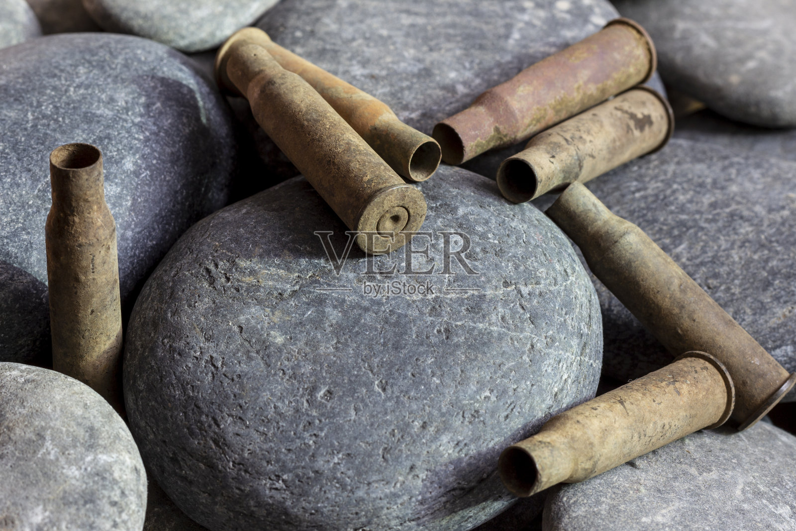 从第一次世界大战的莫辛步枪中挖掘出的子弹照片摄影图片