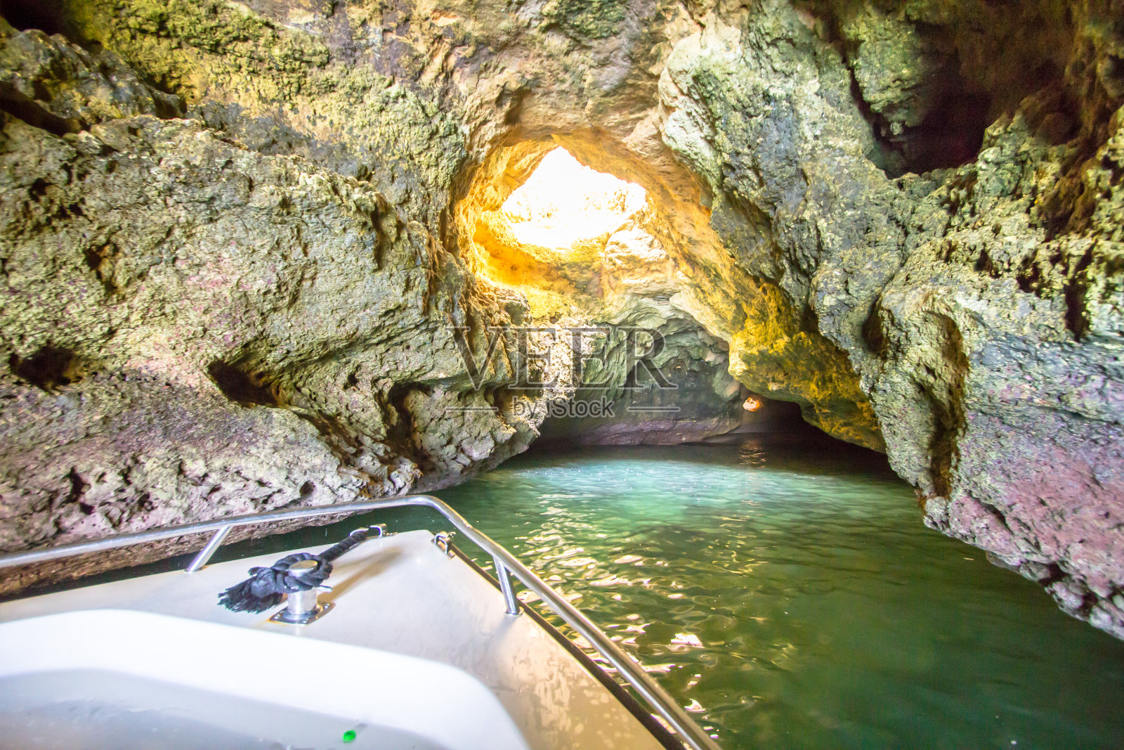 葡萄牙皮亚德角的洞穴照片摄影图片