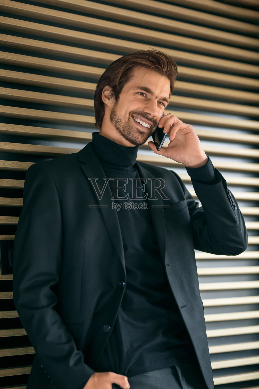 成功商人的微笑。照片摄影图片