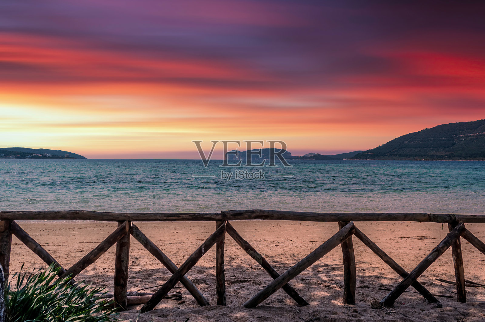 风景卡波卡西亚海岸在戏剧性的日落照片摄影图片