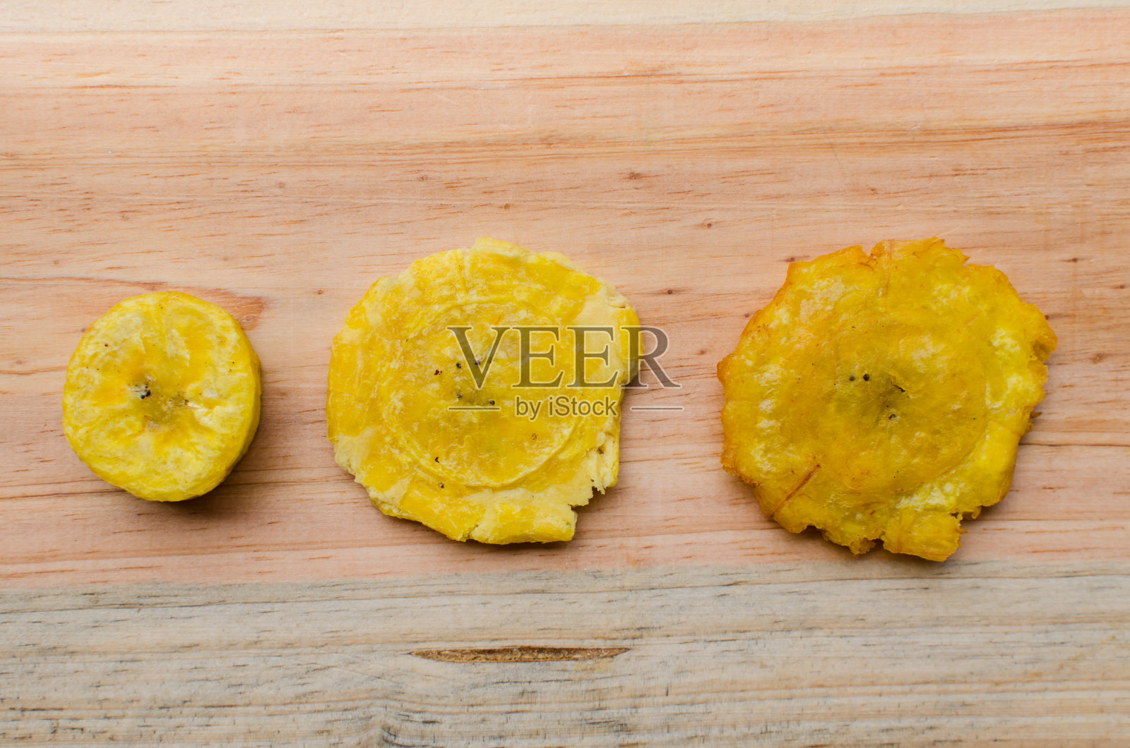 在形成一个patacon或toston的三个阶段照片摄影图片