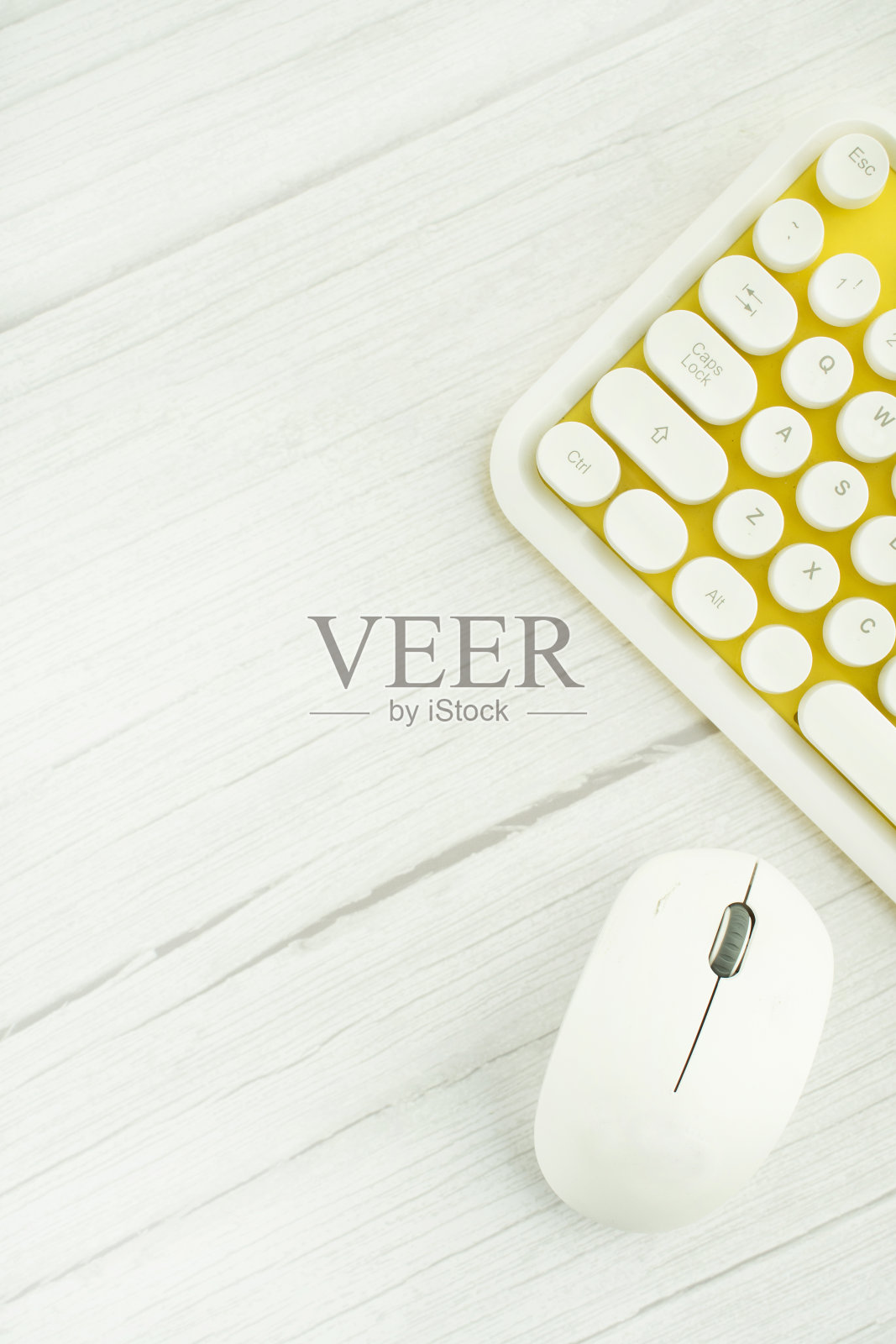 黄色键盘和无线鼠标照片摄影图片