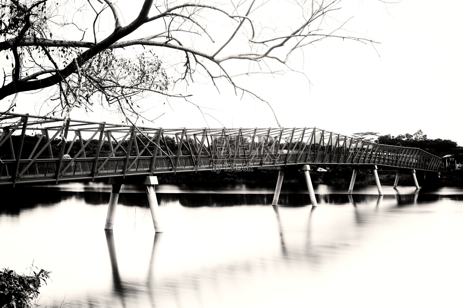 一座桥的黑白照片照片摄影图片