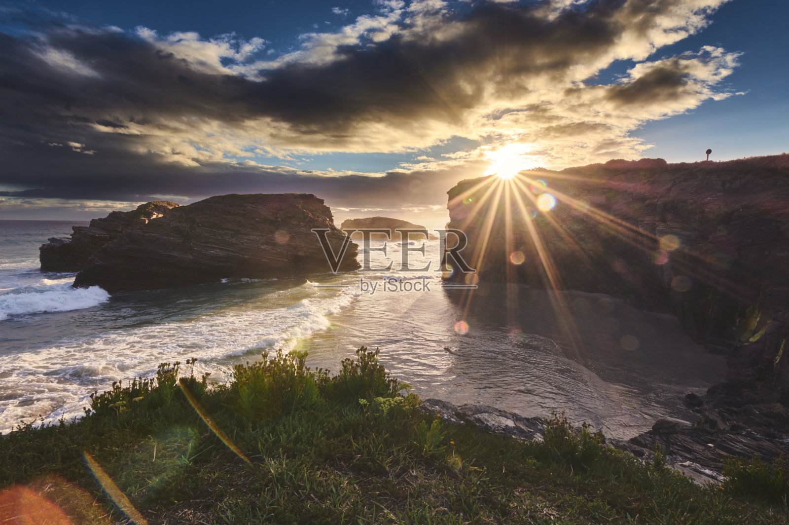 大教堂海滩上的太阳之星。照片摄影图片