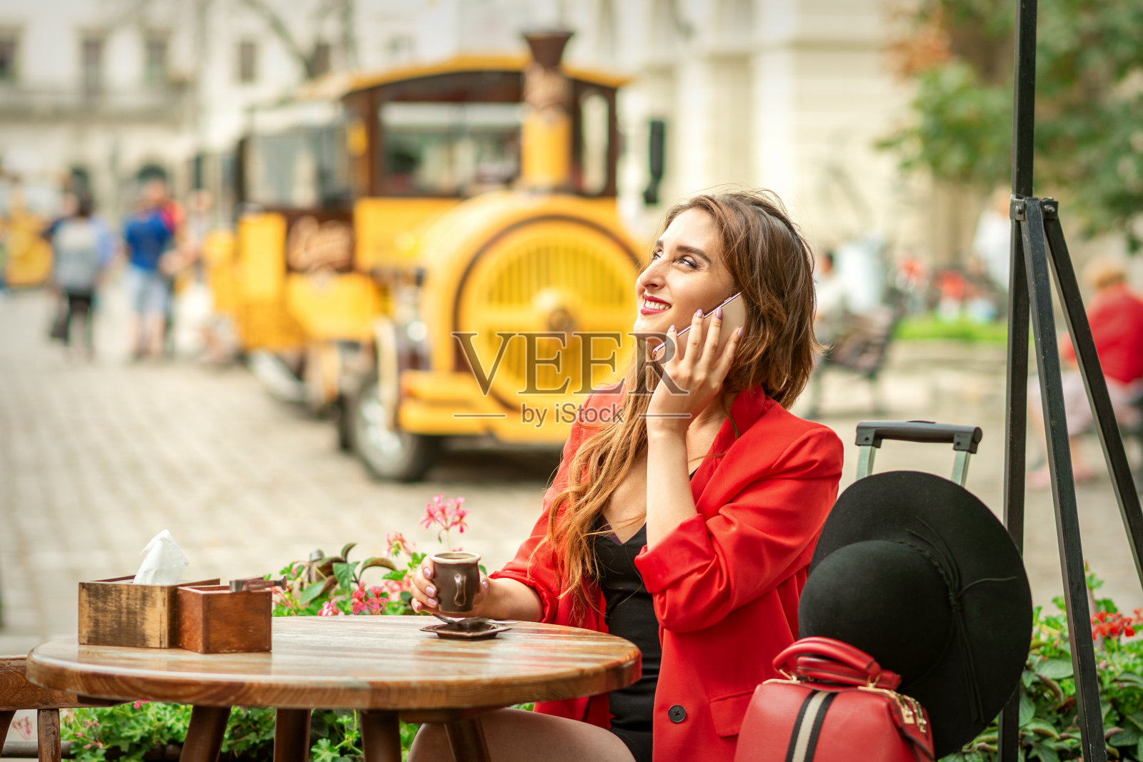 打电话的女人照片摄影图片