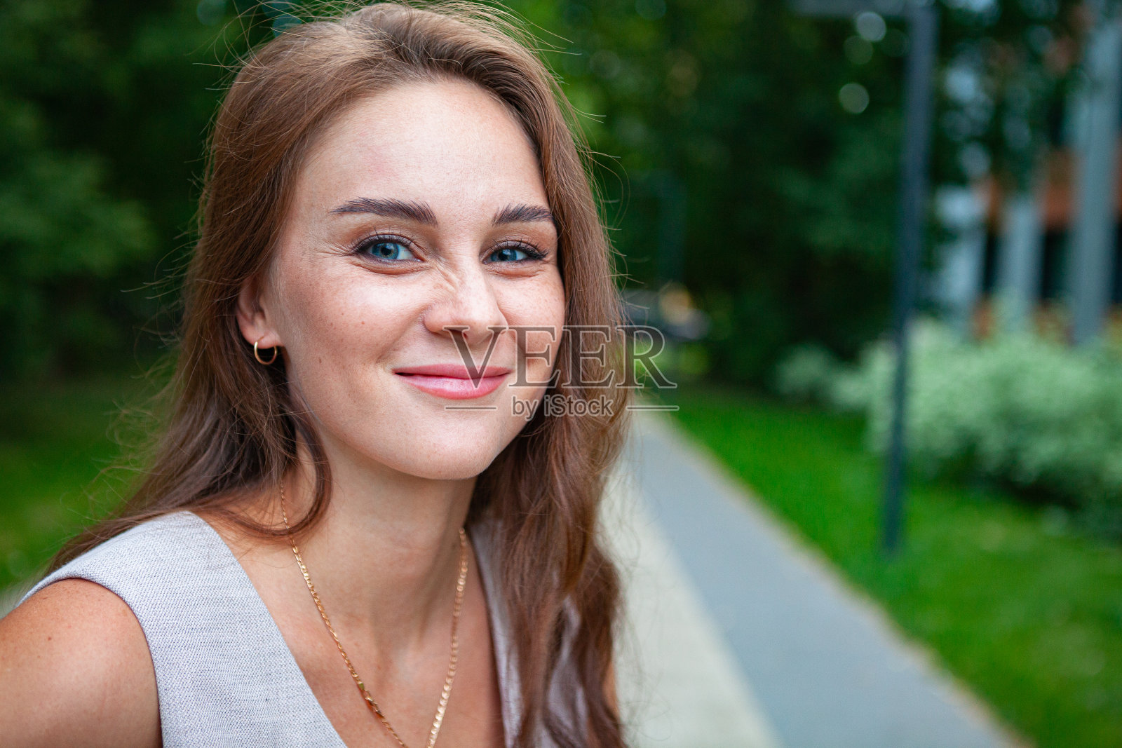 长头发美女的肖像照片摄影图片