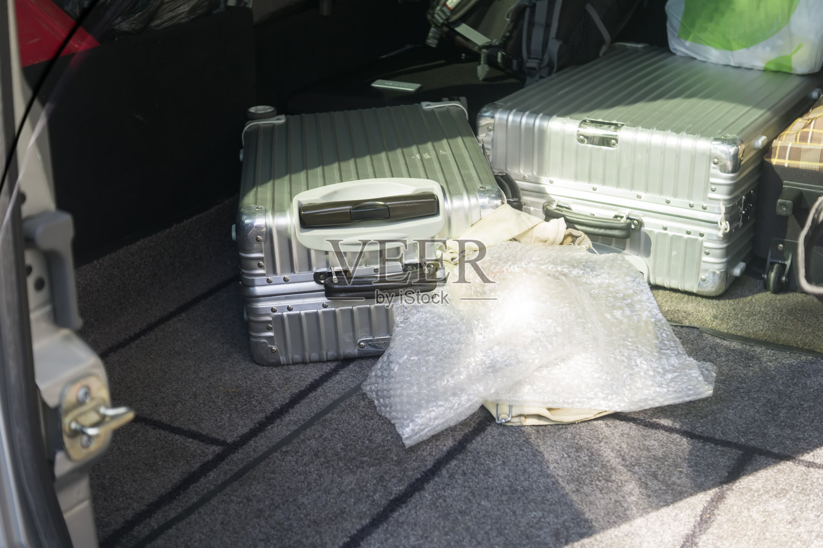 汽车后备箱中的行李照片摄影图片