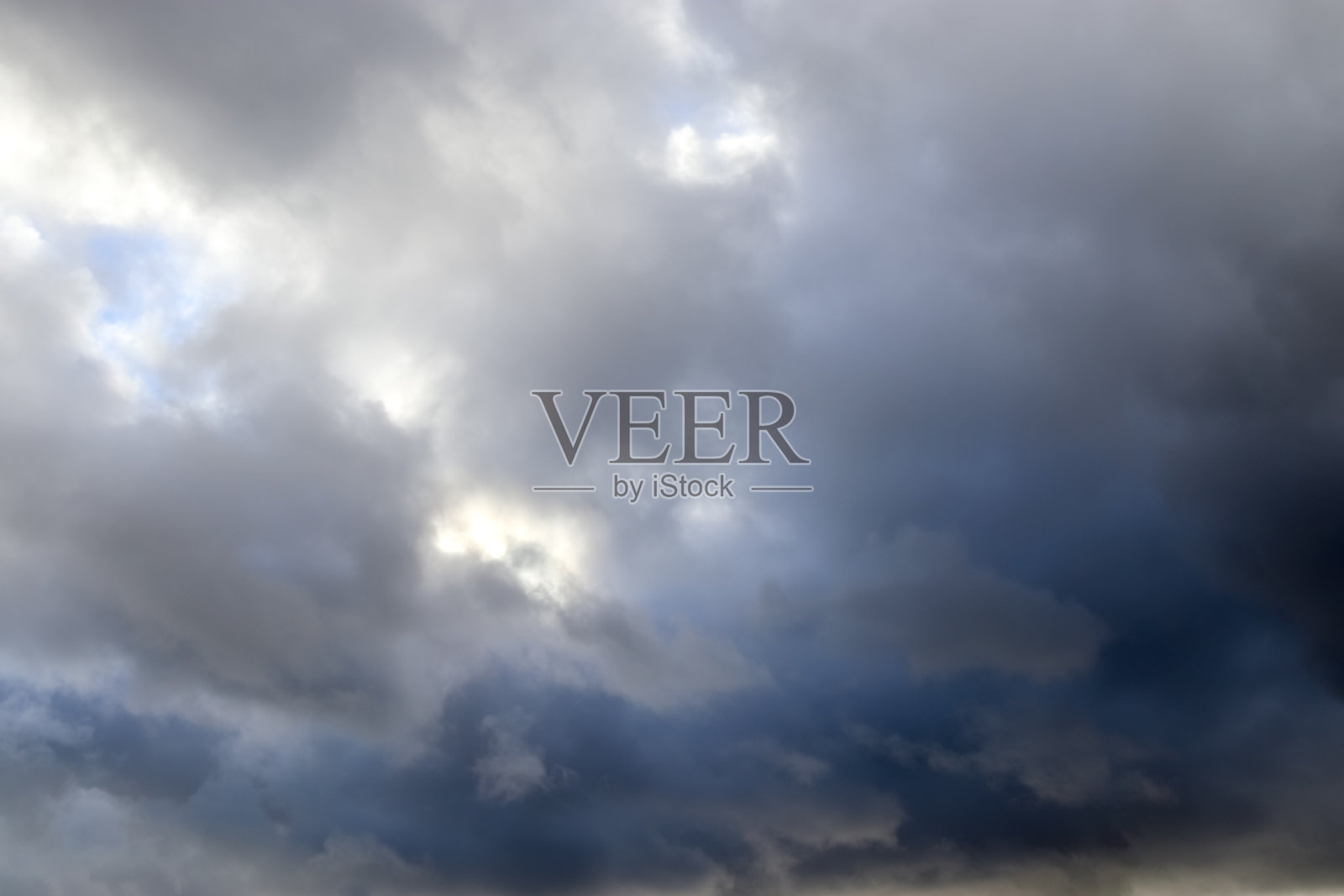 雷暴前令人惊叹的乌云形成照片摄影图片