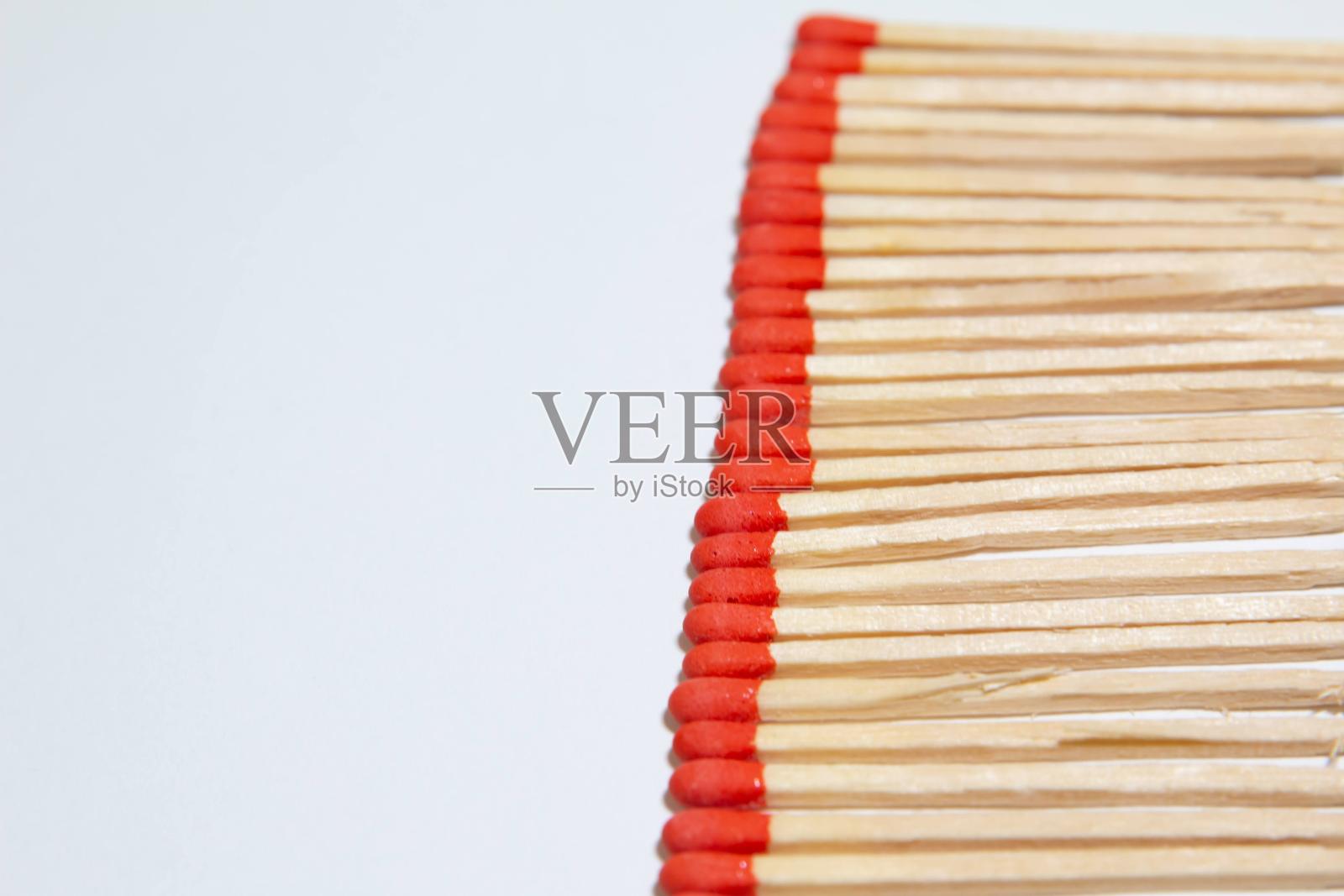 很多有内衬的火柴棍照片摄影图片