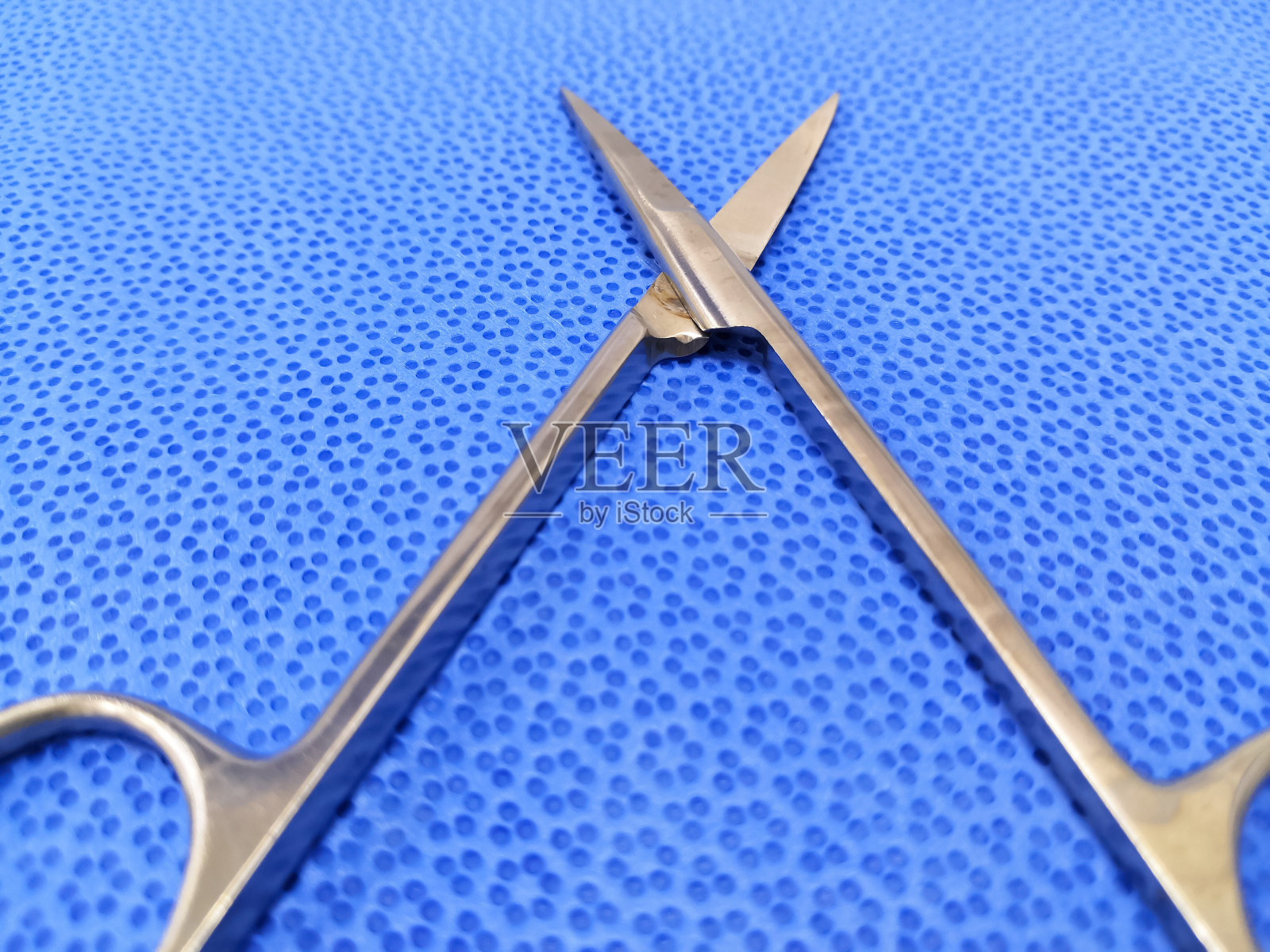 医用外科虹膜剪刀。选择性关注螺钉连接照片摄影图片