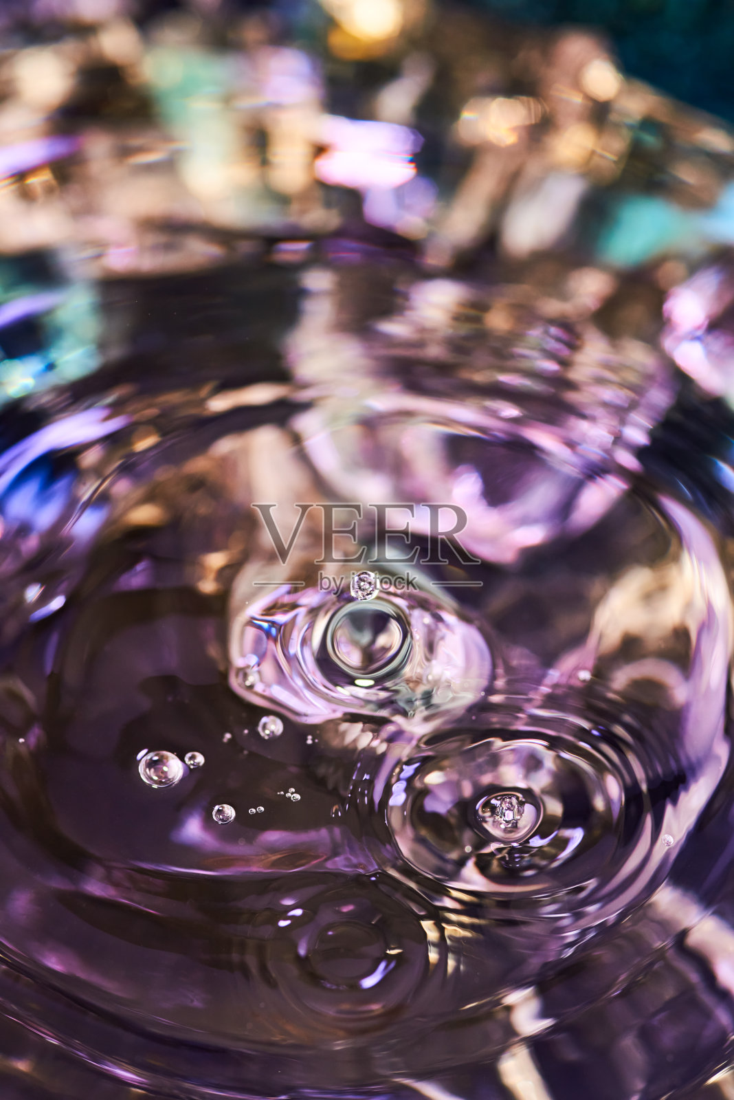 水花从下降卡利，水的圆圈，抽象图案，冻结水飞溅。照片摄影图片