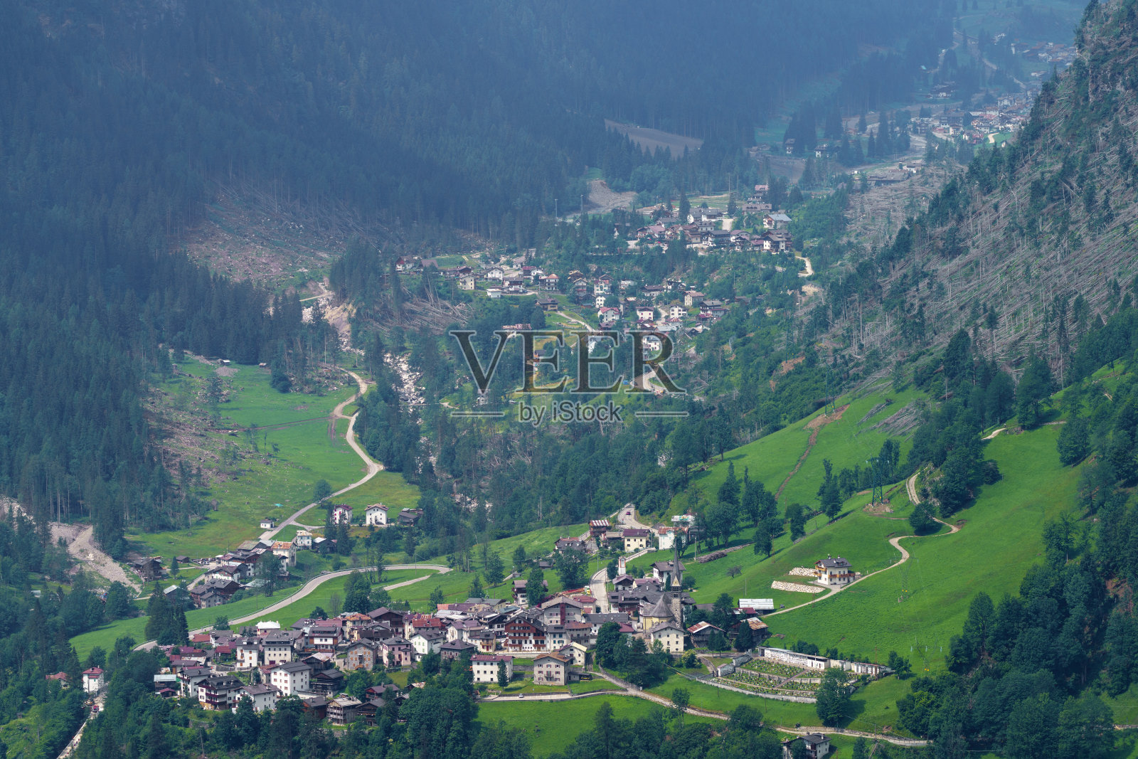 通往圣卢西亚的山路上的山景照片摄影图片