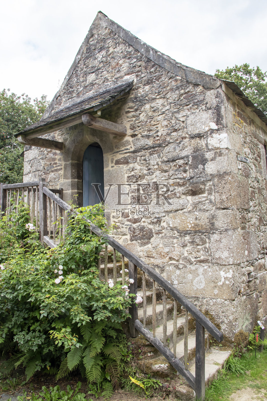 Commana。乡间非常古老的房子上的石头楼梯。Finistere。布列塔尼照片摄影图片